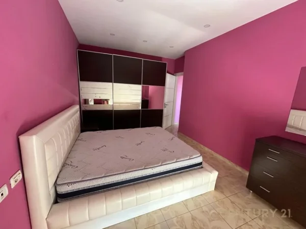 Tirane, jepet me qera apartament 2+1 Kati 4, 93 m² 700 € (Rruga Hoxha Tahsim)