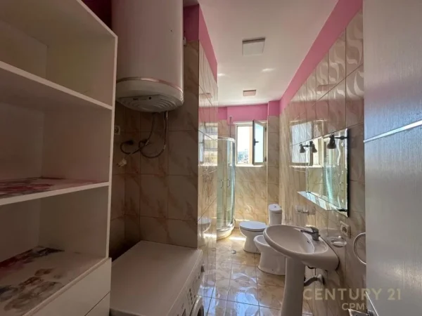 Tirane, jepet me qera apartament 2+1 Kati 4, 93 m² 700 € (Rruga Hoxha Tahsim)