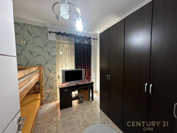 Tirane, jepet me qera apartament 2+1 Kati 4, 93 m² 700 € (Rruga Hoxha Tahsim)
