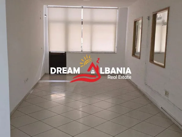 Tirane, jepet me qera ambjent biznesi Kati 2, 90 m² 750 € (Myslym Shyr, prane Someg)