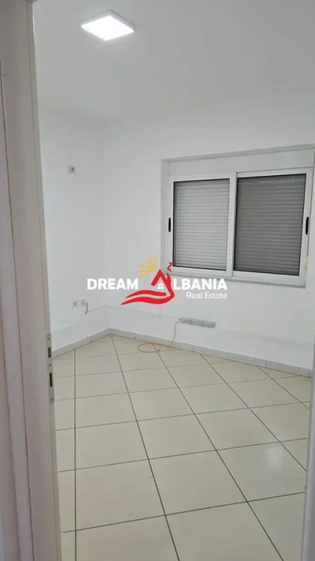 Tirane, jepet me qera ambjent biznesi Kati 2, 90 m² 750 € (Myslym Shyr, prane Someg)