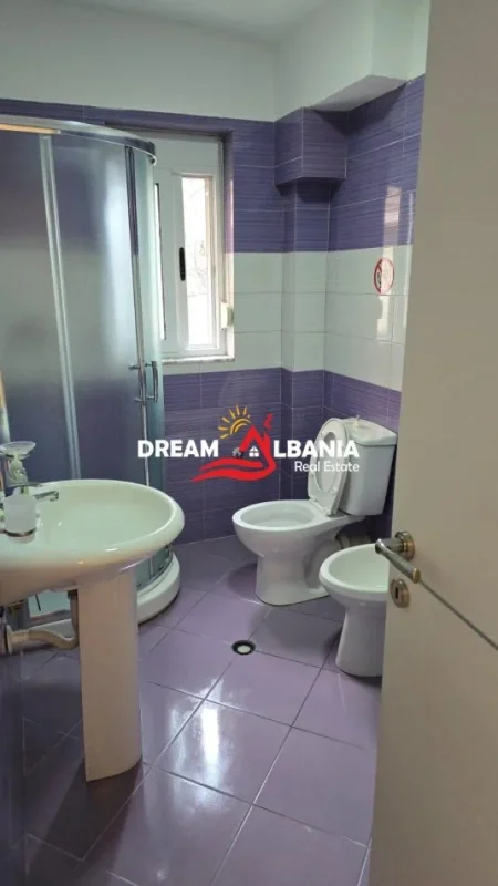 Tirane, jepet me qera ambjent biznesi Kati 2, 90 m² 750 € (Myslym Shyr, prane Someg)