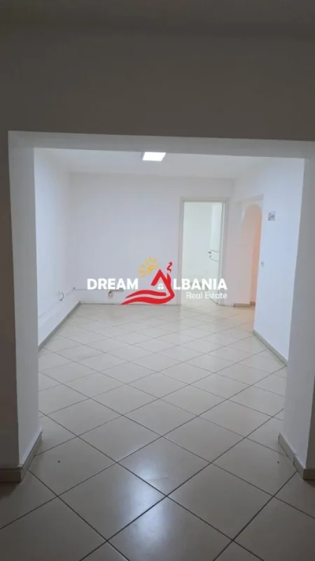 Tirane, jepet me qera ambjent biznesi Kati 2, 90 m² 750 € (Myslym Shyr, prane Someg)