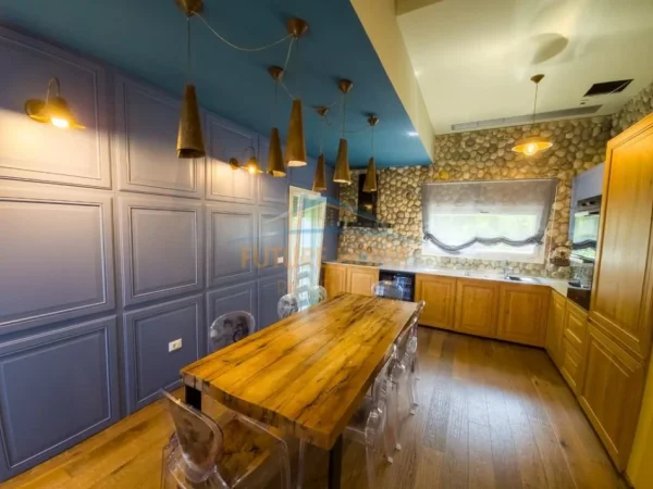 Tirane, jepet me qera Vile 3+1 Kati 0, 505 m² 2.600 € (REZIDENCA LONG HILL)