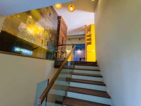 Tirane, jepet me qera Vile 3+1 Kati 0, 505 m² 2.600 € (REZIDENCA LONG HILL)