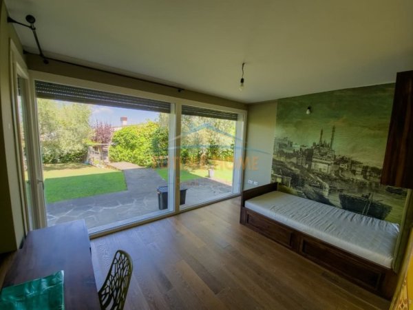 Tirane, jepet me qera Vile 3+1 Kati 0, 505 m² 2.600 € (REZIDENCA LONG HILL)