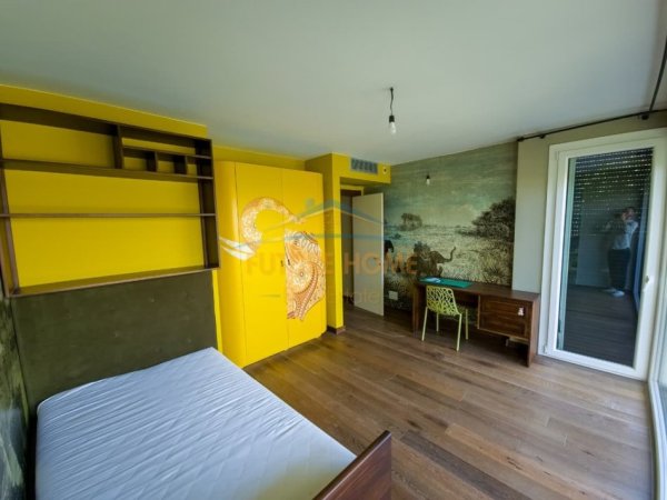 Tirane, jepet me qera Vile 3+1 Kati 0, 505 m² 2.600 € (REZIDENCA LONG HILL)