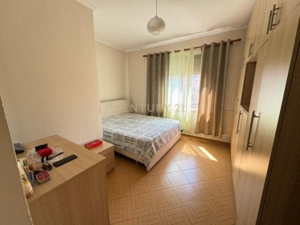 Tirane, jap me qera apartament 2+1 Kati 4, 90 m² 450 € (Astir)