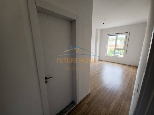 Tirane, jepet me qera apartament 2+1+Ballkon Kati 1, 98 m² 400 € (PASKUQAN)
