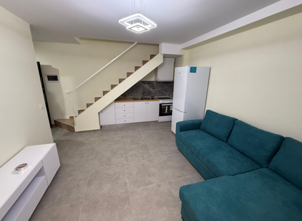 Tirane, jepet me qera apartament duplex 1+1 Kati 2, 60 m² 400 € (selite)