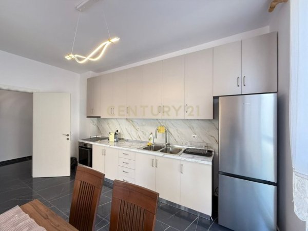 Tirane, jepet me qera apartament 2+1 Kati 1, 95 m² 600 € (ASL2 prane ish Venue Club)