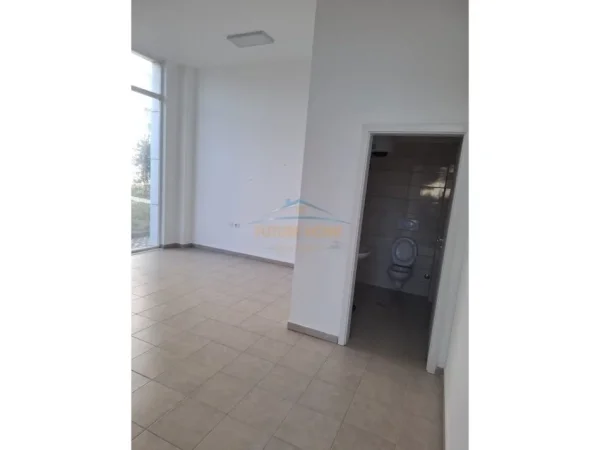 Tirane, jepet me qera ambjent biznesi Kati 0, 32 m² 240 € (RRUGA SIRI KODRA)