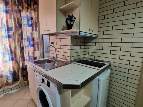 Tirane, jepet me qera garsonier 1+1 Kati 2, 40 m² 360 € (SIRI KODRA Rruga Gjon Mili)