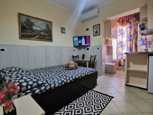 Tirane, jepet me qera garsonier 1+1 Kati 2, 40 m² 360 € (SIRI KODRA Rruga Gjon Mili)