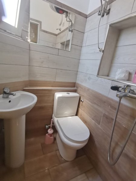 Tirane, jepet me qera garsonier 1+1 Kati 2, 40 m² 360 € (SIRI KODRA Rruga Gjon Mili)