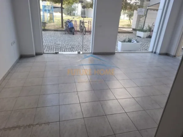 Tirane, jepet me qera ambjent biznesi Kati 0, 36 m² 250 € (RRUGA SIRI KODRA)