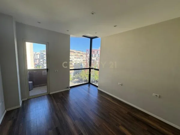 Tirane, jepet me qera apartament 2+1 Kati 5, 100 m² 550 € (RRETHI I ASTIRIT)