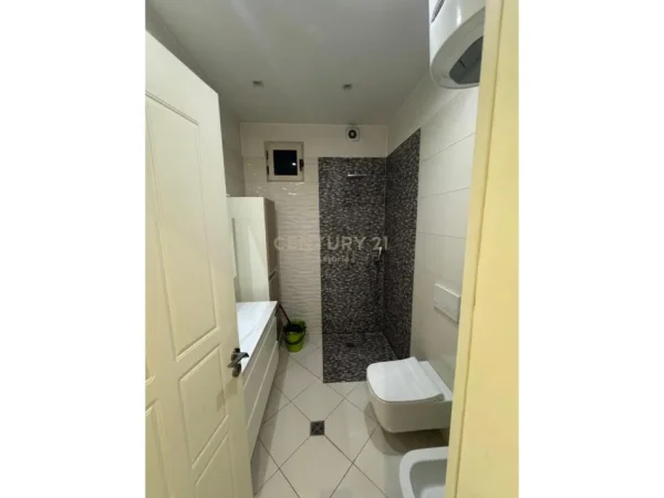 Tirane, jepet me qera apartament 2+1 Kati 5, 100 m² 550 € (RRETHI I ASTIRIT)