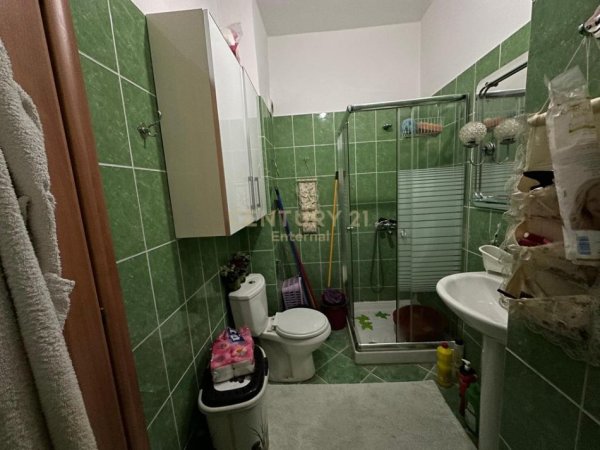 Tirane, jepet me qera apartament 2+1 Kati 5, 100 m² 500 € (Yzberish)