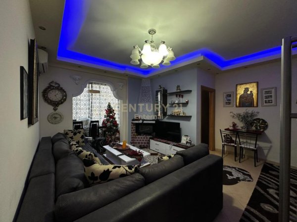 Tirane, jepet me qera apartament 2+1 Kati 5, 100 m² 500 € (Yzberish)