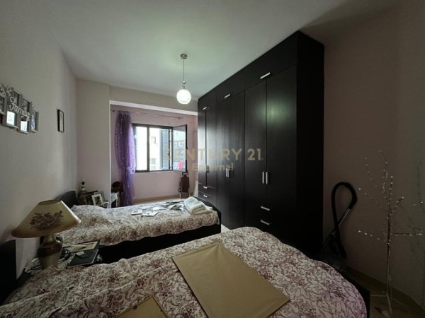 Tirane, jepet me qera apartament 2+1 Kati 5, 100 m² 500 € (Yzberish)