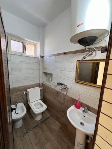 Tirane, jap me qera 1+1+Ballkon , 450 € (Siri Kodra Rruga GJON MILI)