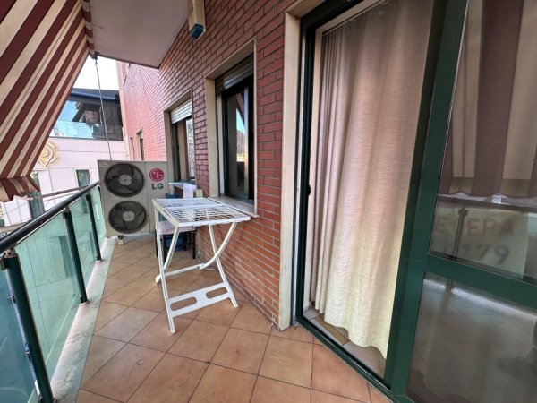 Tirane, jepet me qera apartament 2+1 , 160 m² 1.800 € 