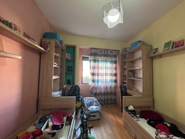 Tirane, jepet me qera apartament 2+1 , 160 m² 1.800 € 