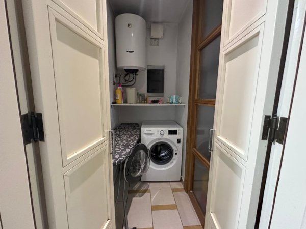 Tirane, jepet me qera apartament 2+1 , 160 m² 1.800 € 