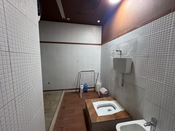 Tirane, jepet me qera apartament 2+1 , 160 m² 1.800 € 