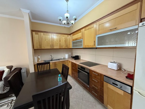 Tirane, jepet me qera apartament 2+1+Ballkon Kati 2, 98 m² 400 € 