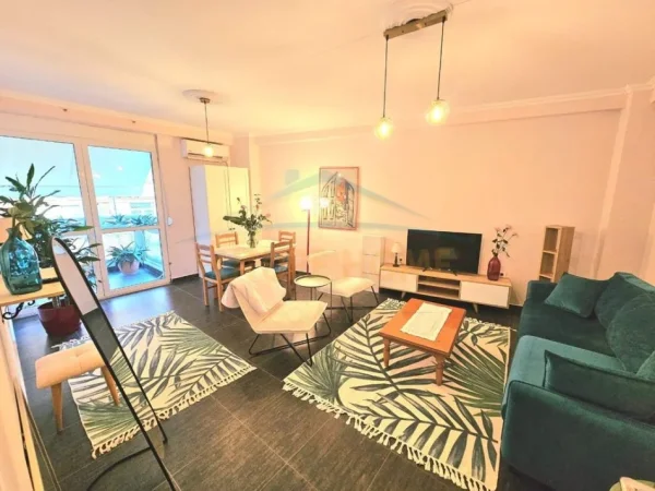 Tirane, jepet me qera apartament 2+1+Ballkon Kati 3, 90 m² 800 € (Rruga e Barrikadave)