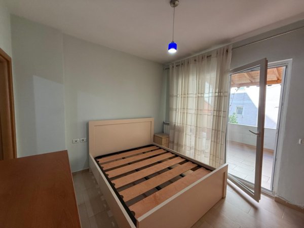 Tirane, jepet me qera apartament 2+1+Ballkon Kati 2, 98 m² 400 € 