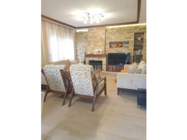 Tirane, jepet me qera apartament 2+1 Kati 4, 130 m² 900 € (Blloku)