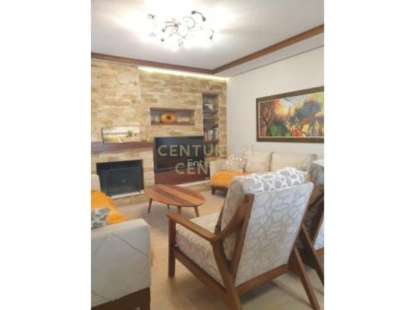 Tirane, jepet me qera apartament 2+1 Kati 4, 130 m² 900 € (Blloku)