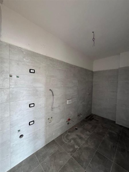 Tirane, shitet apartament 2+1 Kati 11, 92 m² 165.000 € (Ish Fusha e Aviacionit)