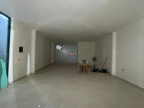 Tirane, jepet me qera ambjent biznesi Kati 0, 110 m² 2.500 € (BULEVARDI GJERGJ FISHTA)
