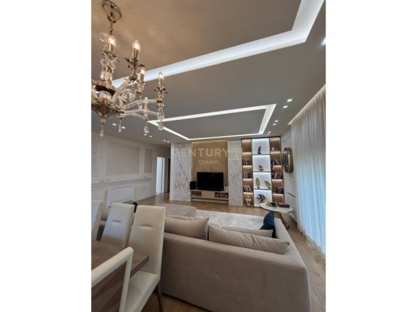 Tirane, shitet apartament+verande | Penthouse 3+1+Aneks+Ballkon Kati 3, 160 m² 450.000 € (Liqeni i thate)