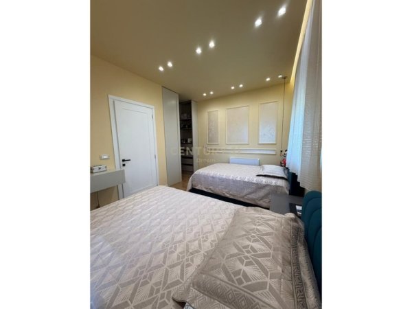 Tirane, shitet apartament+verande | Penthouse 3+1+Aneks+Ballkon Kati 3, 160 m² 450.000 € (Liqeni i thate)