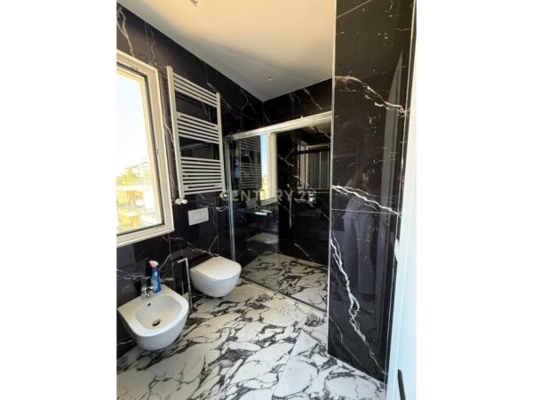 Tirane, shitet apartament+verande | Penthouse 3+1+Aneks+Ballkon Kati 3, 160 m² 450.000 € (Liqeni i thate)