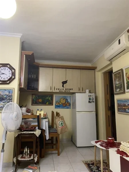 Tirane, shitet apartament 1+1 Kati 4, 50 m² 102.000 € (Ali Demi)