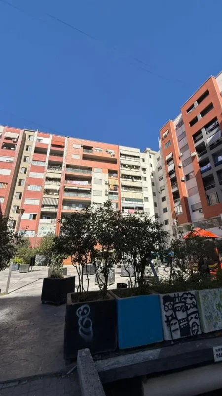 Tirane, jepet me qera magazine Kati -1, 80 m² 400 € 