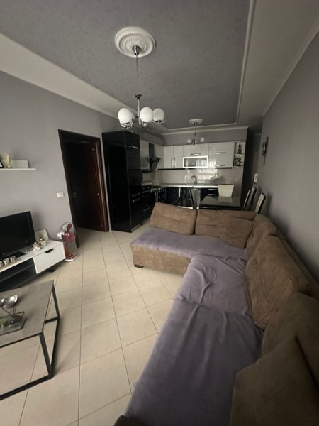 Tirane, jepet me qera apartament 2+1+Ballkon Kati 2, 400 €