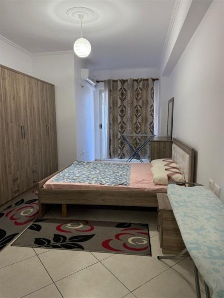 Tirane, jepet me qera apartament 2+1 Kati 5, 120 m² 600 € (astir)