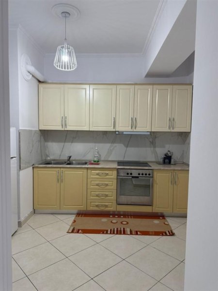 Tirane, jepet me qera apartament 2+1 Kati 5, 120 m² 600 € (astir)