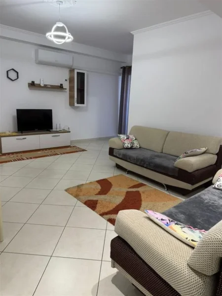 Tirane, jepet me qera apartament 2+1 Kati 5, 120 m² 600 € (astir)