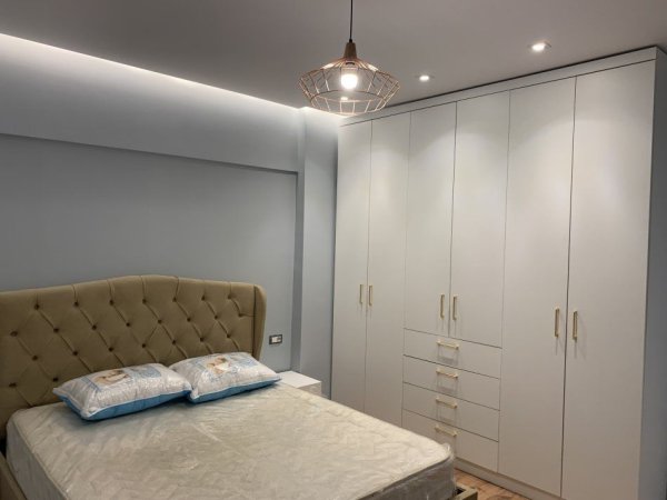 Tirane, jepet me qera apartament 2+1+Ballkon Kati 3, 70 m² 700 € (DON BOSKO)