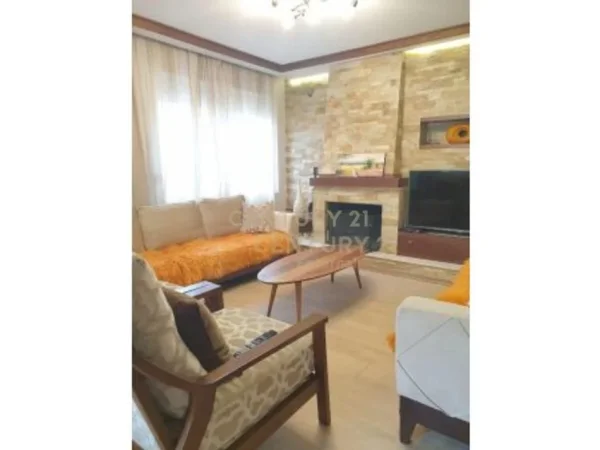 Tirane, jepet me qera apartament 2+1 Kati 4, 130 m² 900 € (Blloku)