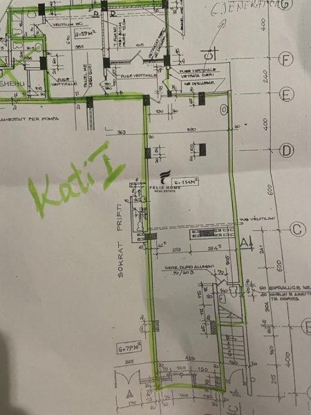 Tirane, jepet me qera dyqan Kati 1, 175 m² 5.000 € 