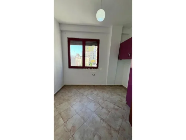 Tirane, shitet apartament 3+1 Kati 1, 93 m² 128.000 € (Misto Mame)